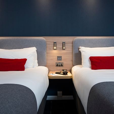 Holiday Inn Express Bath By Ihg Exterior foto
