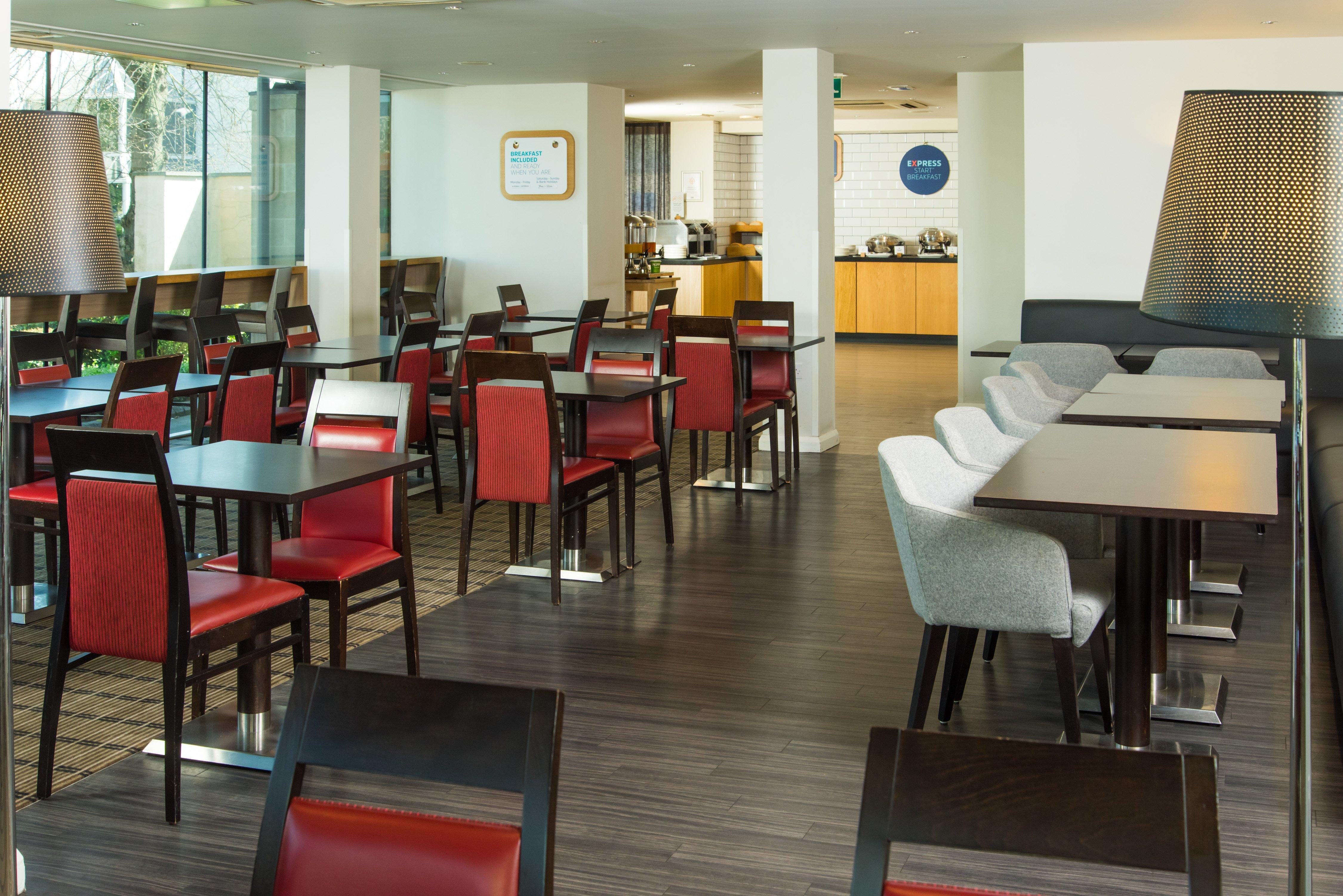 Holiday Inn Express Bath By Ihg Exterior foto