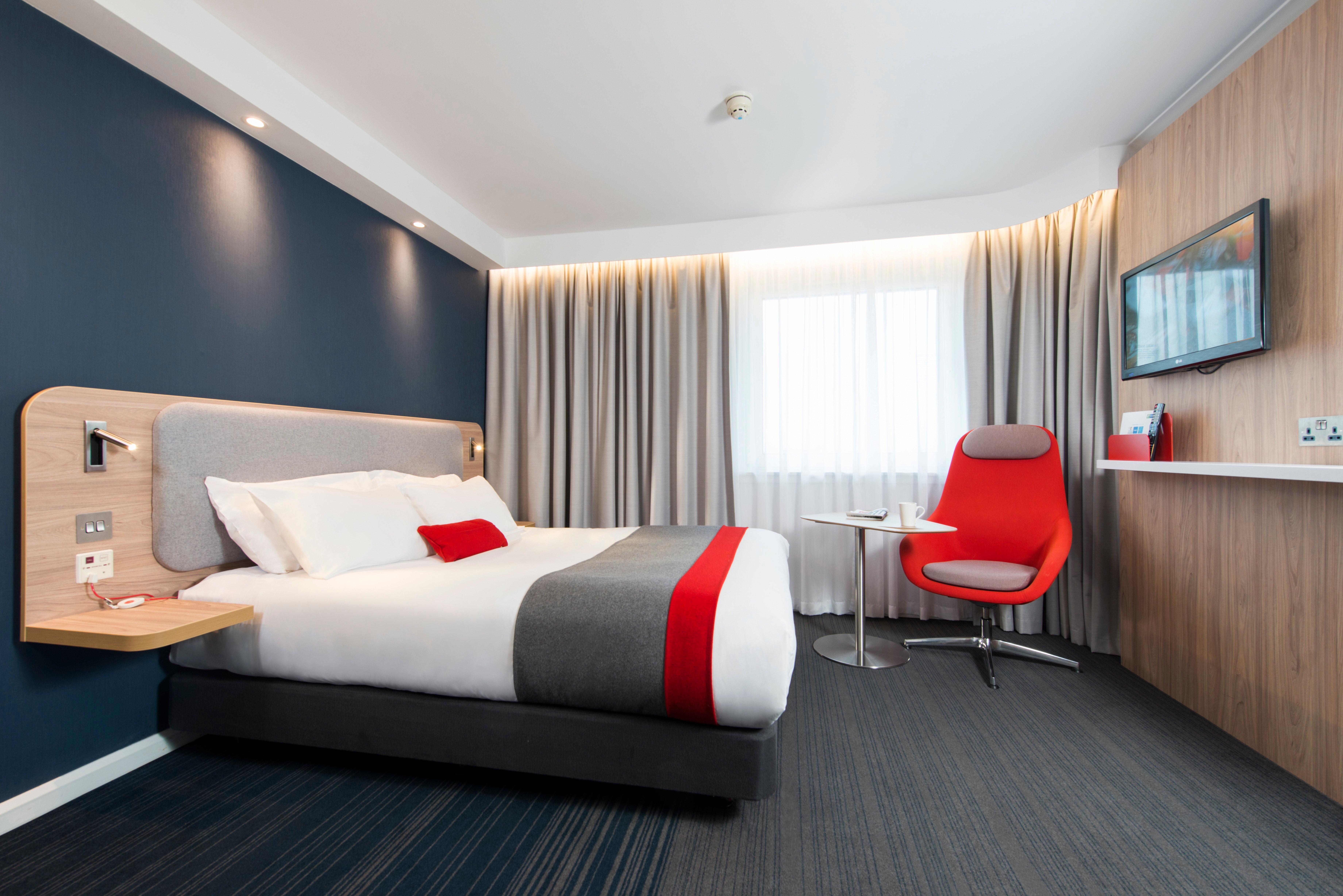 Holiday Inn Express Bath By Ihg Exterior foto