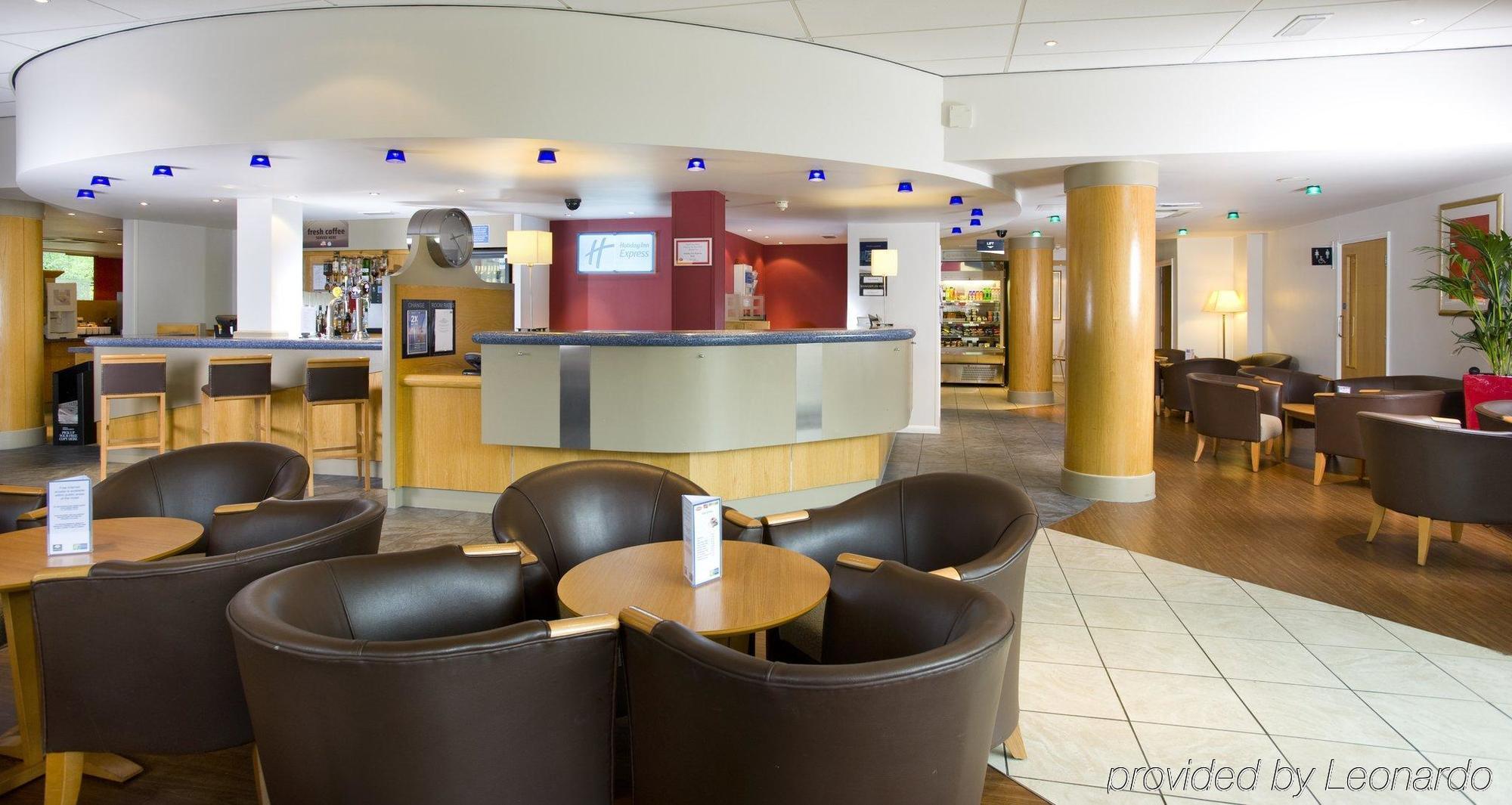 Holiday Inn Express Bath By Ihg Restaurant foto