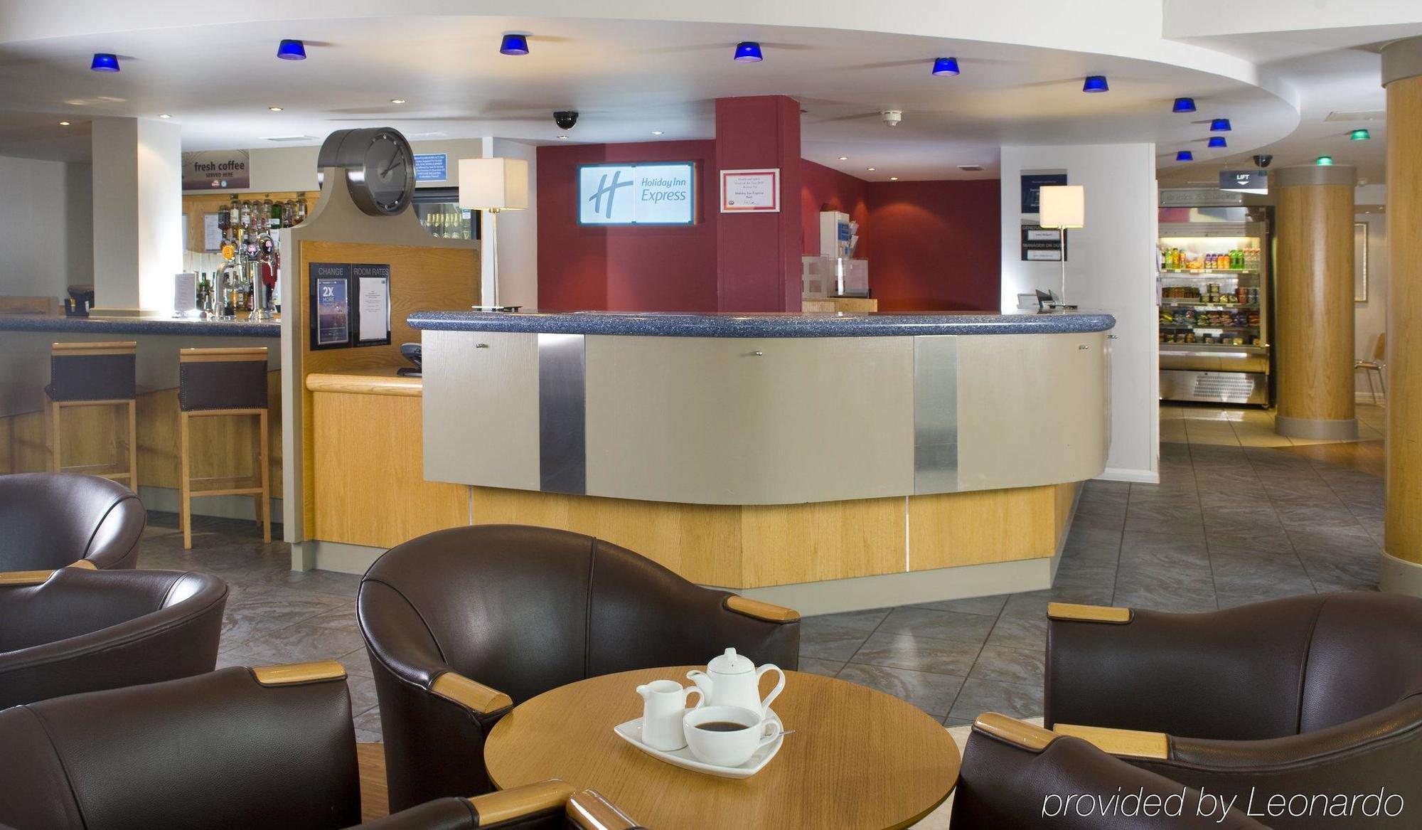 Holiday Inn Express Bath By Ihg Interior foto