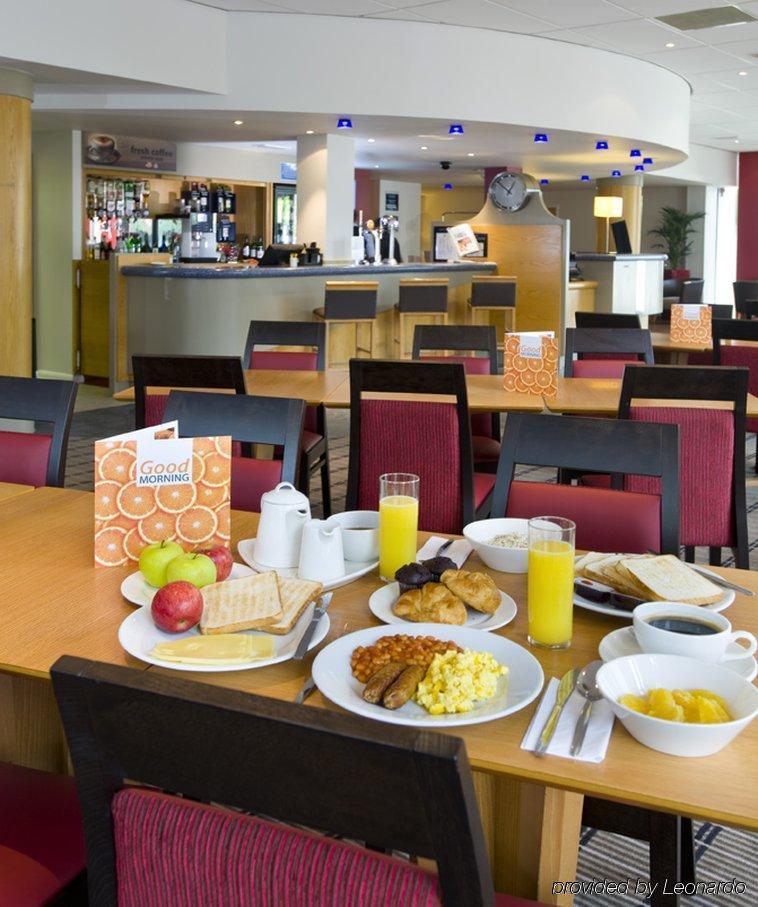Holiday Inn Express Bath By Ihg Restaurant foto