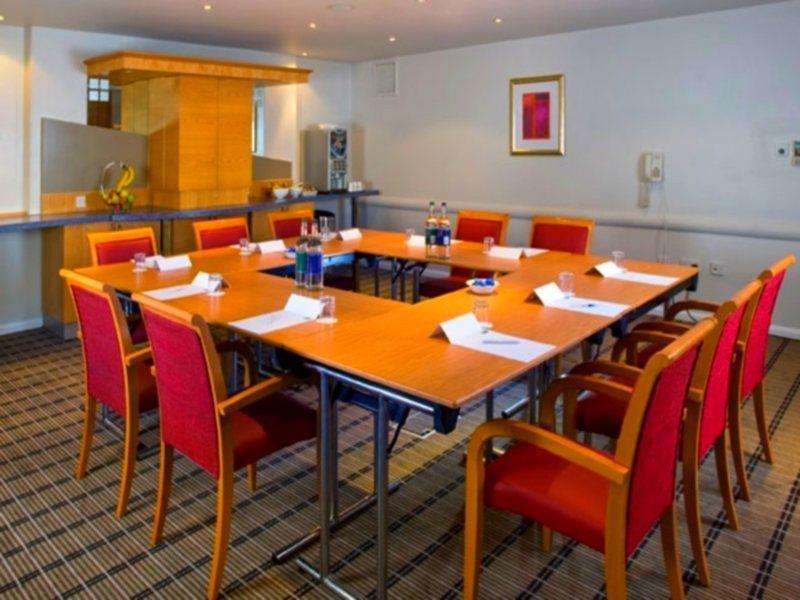 Holiday Inn Express Bath By Ihg Exterior foto