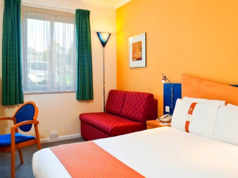 Holiday Inn Express Bath By Ihg Exterior foto