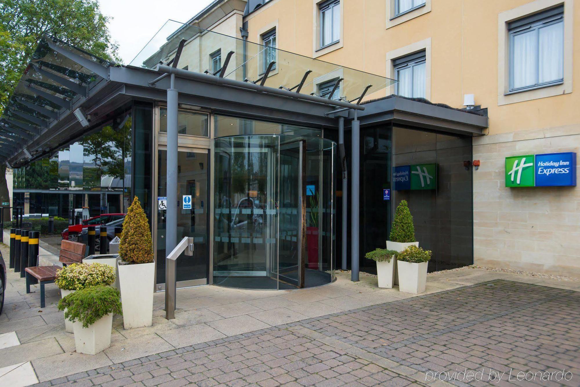 Holiday Inn Express Bath By Ihg Exterior foto